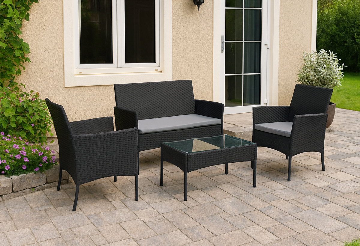 Απεικονίζεται το σετ κήπου Homefit Porto σε έναν κήπο